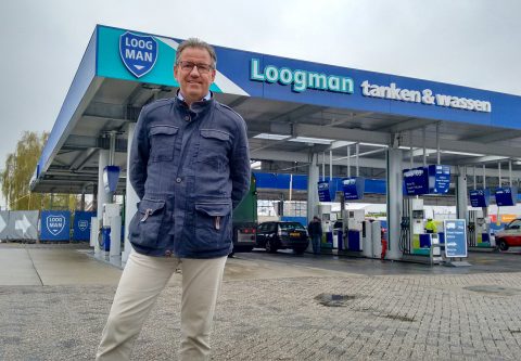 Ger Loogman bij tankstation Aalsmeer