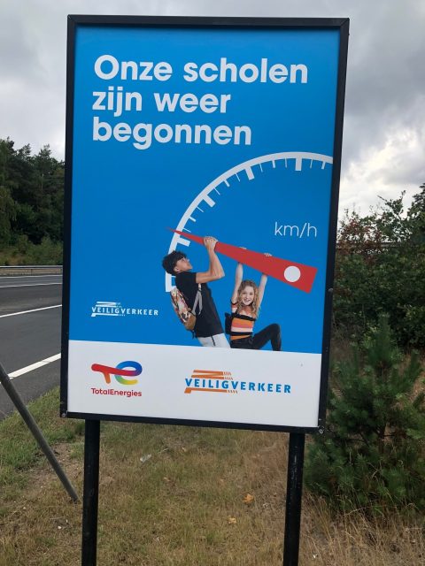 Campagneposter TotalEnergies en Veilig Verkeer Nederland