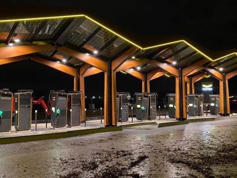 Fastned claimt snelweg naar Parijs met opening nieuw mega-snellaadstation