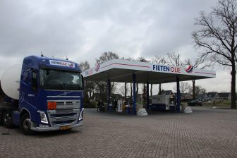 55e tankstation Fieten Olie opent met 55 eurocent korting aan de pomp