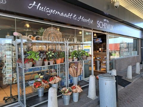 Buitenzijde shop Scheiwijk Hoogblokland aan A27