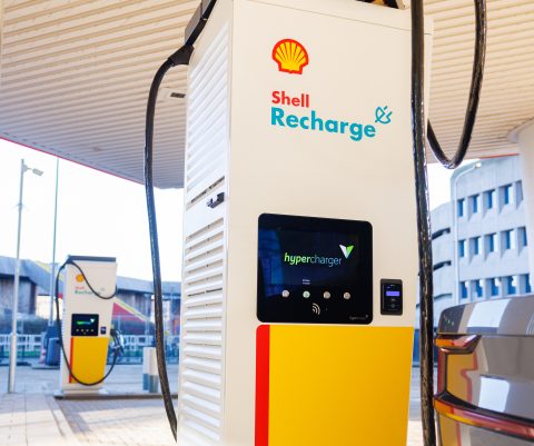Shell-tankstation Rotterdam getransformeerd tot mobility hub met snelladers