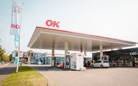 OK-tankstation Trumpi Breda vernieuwt pompen; één uitgevoerd in kleuren NAC