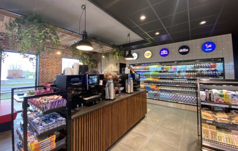 ESSO-tankstation ‘Den Bout’ aan A15 geopend met Tony’s Street Food