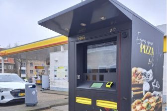 Nu ook pizza halen uit automaat bij Shell-tankstation ‘Aalsterweg’ in Eindhoven