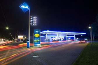 Marktleider Aral wil aantal oplaadpunten voor EV in Duitsland verdubbelen