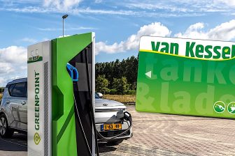 Nieuwe pas Van Kessel voor tanken én laden: ‘Overstap naar EV makkelijker’