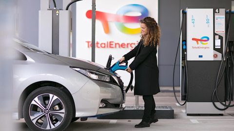 TotalEnergies bouwt tankstation om naar 100% elektrisch laadstation