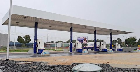 Fieten Olie had al tankstations in tien provincies in Nederland, maar Limburg ontbrak nog. Tot nu, want het bedrijf uit Hollandscheveld opende deze week een nieuw tankstation aan de De Voorde in Oostrum, even ten oosten van Venray.