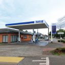 TinQ blijft het aantal tankstations dat het in België heeft uitbreiden. Deze week opent officieel de nieuwste locatie aan het Hoog Heultje in Westerlo, zo’n twintig kilometer ten oosten van Antwerpen. Hiermee komt TinQ in België op dertien tankstations.