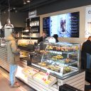 AVIA-tankstation ‘Arnemuiden’ aan de gelijknamige op- en afrit van de snelweg A58 in Zeeland krijgt een volledig nieuwe tankshop met daarin een Coffee Fellows. Het tankstation in het netwerk van Vollenhoven is hiermee het eerste snelwegstation van Nederland met een shop volgens de Duitse koffieformule.