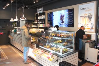 AVIA-tankstation ‘Arnemuiden’ aan de gelijknamige op- en afrit van de snelweg A58 in Zeeland krijgt een volledig nieuwe tankshop met daarin een Coffee Fellows. Het tankstation in het netwerk van Vollenhoven is hiermee het eerste snelwegstation van Nederland met een shop volgens de Duitse koffieformule.