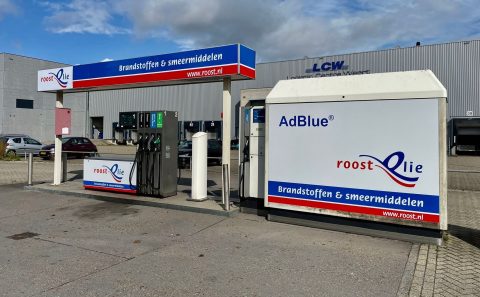 Het ESSO Roost tankstation op het terrein van Logistic Centre aan de Havenweg in Weert is volledig vernieuwd. Het stationnetje is van een redelijk vervallen tanklocatie getransformeerd naar een ‘pareltje’ met een range aan scherpgeprijsde brandstoffen voor personenauto’s en trucks.