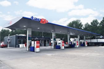 Twee Tango-tankstations in Eemnes en Rotterdam blijven ook de komende vijftien jaar de uitstraling van Tango tonen. Dat is de uitkomst van twee veilingen van huurrechten die onlangs zijn gehouden. Volgens Kuwait Petroleum zullen de locaties ‘alleen nog maar beter worden.’