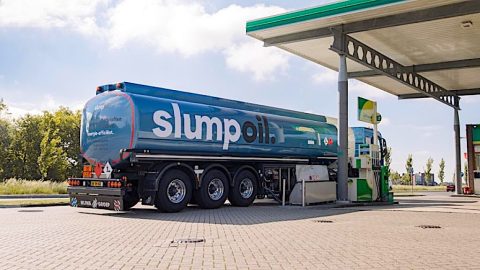 Slump Oil, full service leverancier van brandstoffen en smeermiddelen in Noord-Nederland, gaat verder onder een nieuwe naam en heet voortaan Slump On. Met de nieuwe naam wil het bedrijf uit Heerenveen laten zien dat ze actief meewerken aan de energietransitie.
