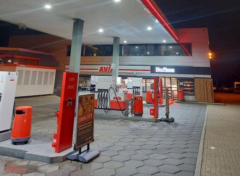 Na een vier weken durende verbouwing is het AVIA-tankstation aan de Collse Hoefdijk in het Brabantse Nuenen geopend met een shop volgens de ‘Bourgondische formule’ Bufkes. AVIA Nuenen is een van de vier locaties in het netwerk van Vollenhoven dat een Bufkes heeft gekregen.