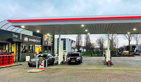 In de Brabantse stad Breda kunnen automobilisten sinds eind 2023 terecht bij in totaal vijf tankstations in de uitstraling van OK. Met de omkleuring van Shell Broodje Rijen en een onbemande Shell Express, kleurt met de start van 2024 ook de vlakbijgelegen plaats Rijen ‘helemaal OK’.
