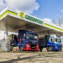 Op de Greenpoint-tankstations in Nederland is in het afgelopen jaar de afzet van HVO hernieuwbare diesel meer dan verdubbeld. Dit meldt Greenpoint Clean Energy Hubs vrijdag, een tankstationformule van Van Kessel. Volgens het bedrijf uit MIlheeze is dit ‘een gigantische stap in de goede richting’.