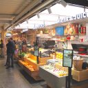 In de bakeries van 150 Shell-tankstations, waaronder Shell Café, staat dit voorjaar de Aziatische keuken centraal. In het kader van de ‘Proef de wereldkeuken’ campagne heeft tweesterrenchef Dick Middelweerd drie Aziatische producten ontwikkeld die tijdelijk vanuit de bakeries verkrijgbaar zijn.