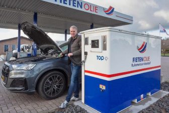 Fieten Olie is in het Overijsselse Steenwijk begonnen met de bouw van een bijzonder tankstation. Op de hoek van de Eesveenseweg en Eeser Gaard en niet ver van de snelweg A32 verrijst een multifuel tankstation met een brede keuze aan reguliere en ‘groene’ brandstoffen. Er kan dadelijk ook waterstof worden getankt.