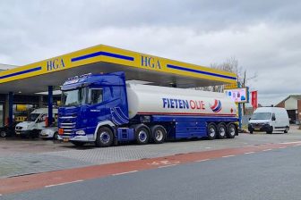 Het HGA-tankstation in Alkmaar houdt in de huidige uitstraling op te bestaan. Na ruim zeventig jaar in handen van de familie Hoogewerf, is het bemande tankstation aan de Pettemerstraat overgenomen door Fieten Olie uit Hollandscheveld.