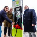 Aan de Tonisseweg in Oude-Tonge is het eerste waterstoftankstation op het Zuid-Hollandse Goeree-Overflakkee geopend. Het Greenpoint-tankstation is het resultaat van de samenwerking tussen de Van Peperstraten Group uit Oude-Tonge en Van Kessel uit Milheeze.