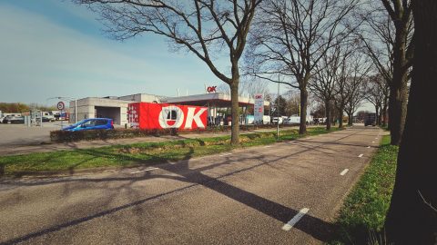 OK Nederland is bezig het voormalige Besouw-tankstation aan de Californischeweg in het Midden-Limburgse Grubbenvorst te vernieuwen en te voorzien van een OK Shop. Om de bezoeker ook tijdens de verbouwing van eten en drinken te kunnen voorzien plaatste OK een speciale rode noodshop.
