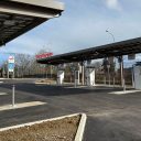 TotalEnergies is bezig tankstations in het netwerk waar eerst alleen fossiele brandstoffen verkrijgbaar waren, om te bouwen naar locaties waar alleen nog maar kan worden geladen. In het Oost-Franse Dijon opende de eerste van deze stad en de zevende in totaal.