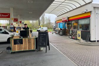 OK heeft in Nederland de mijlpaal van honderd tankstations bereikt. Shell-tankstation ‘Diemerpolderweg’ in Diemen is nummer honderd in het netwerk van OK. Het tankstation vlakbij de snelweg A1 zal eind mei compleet worden vernieuwd om verder te gaan in de nieuwe uitstraling.